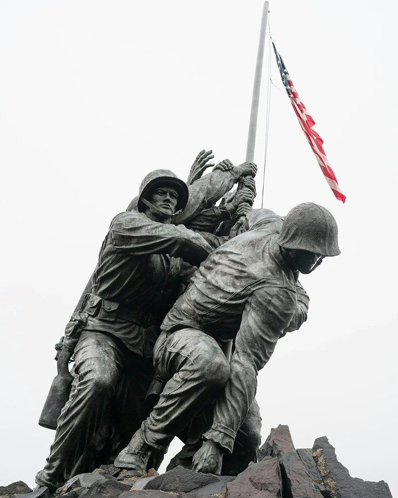 Marine Corps War Memorial statue raising the American flag