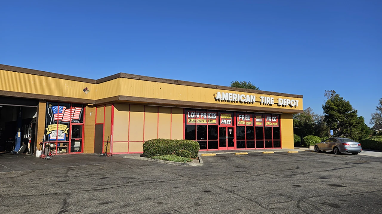 La Mirada - E Imperial Hwy storefront