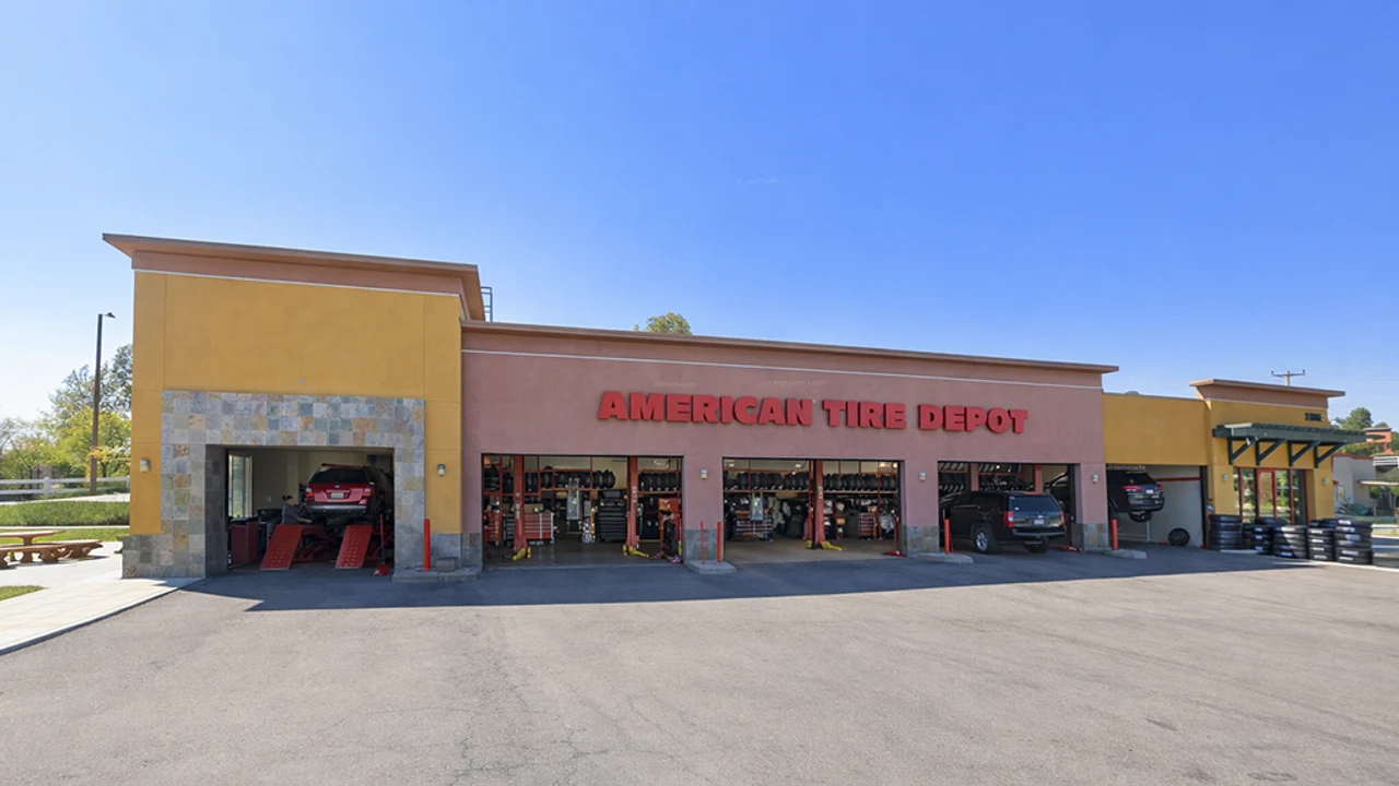 Valencia - Rye Canyon Rd storefront