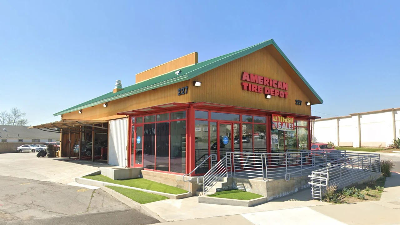 Brea - N Brea Blvd storefront