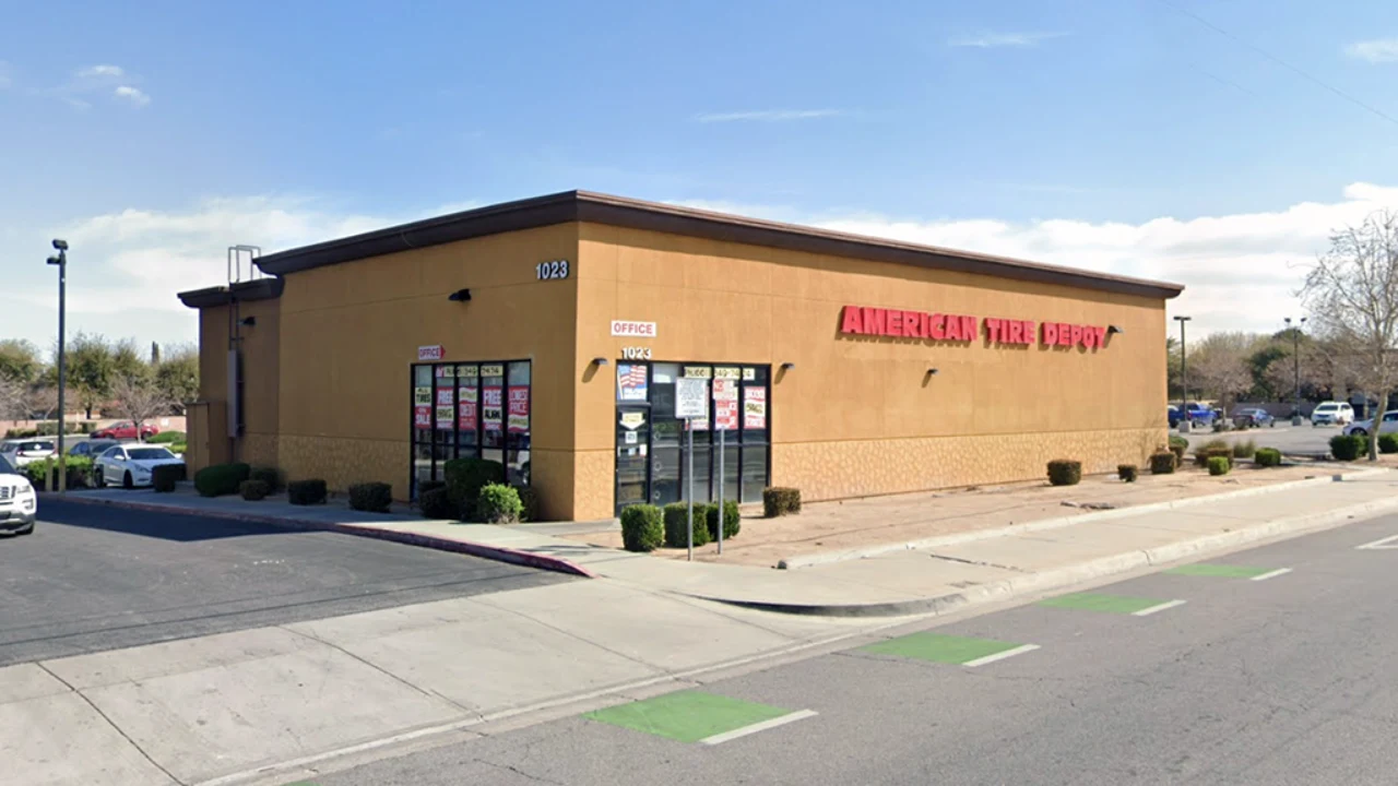 Lancaster - E Avenue J storefront
