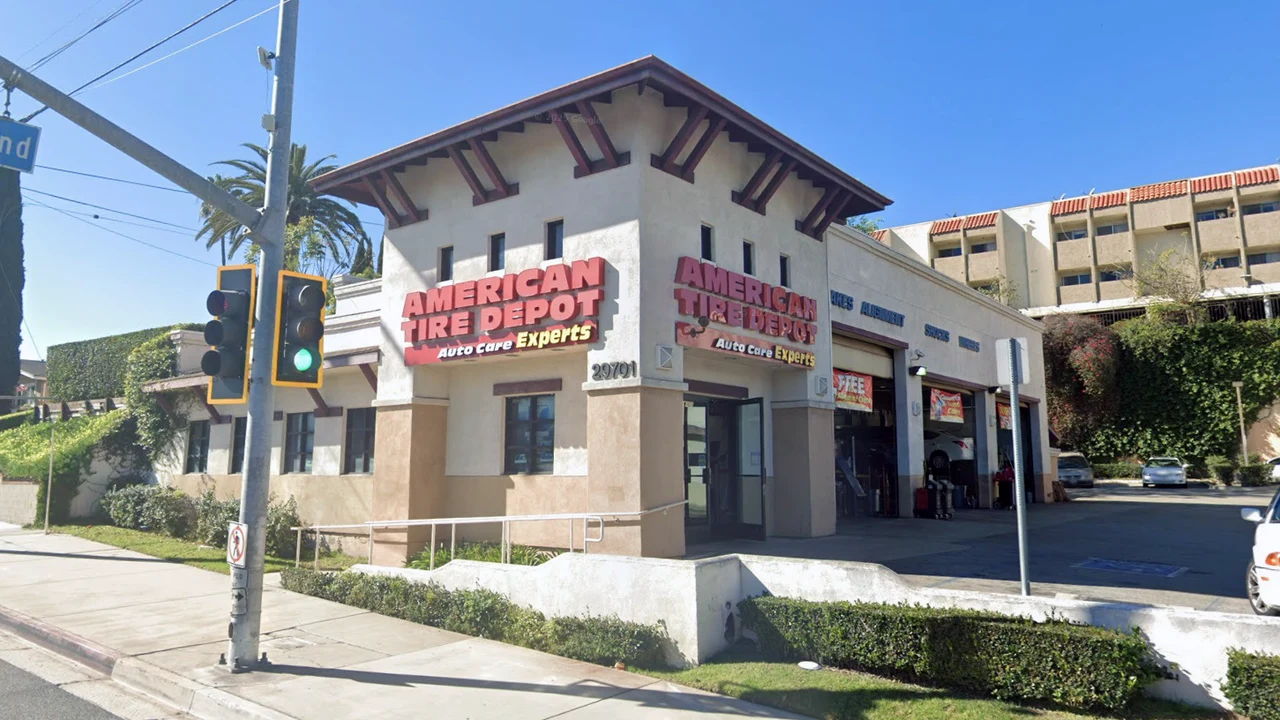 Ranchos Palos Verdes - S Western Ave storefront