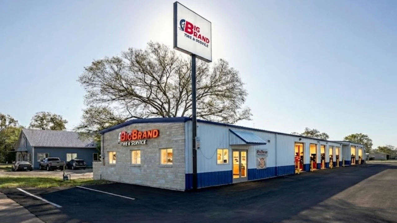 Bastrop - Chestnut St storefront