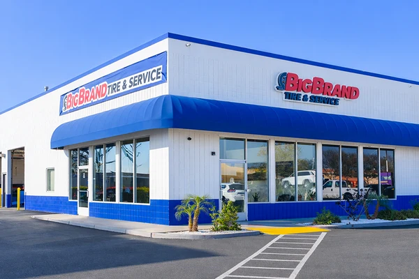 Big Brand Tire & Service Location at 680 West Shaw Avenue Clovis, CA 93612-3211 Store Front