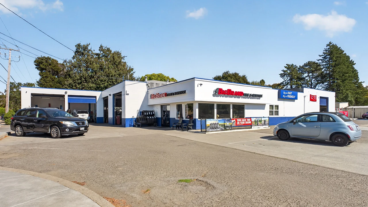 Novato - Redwood Blvd storefront