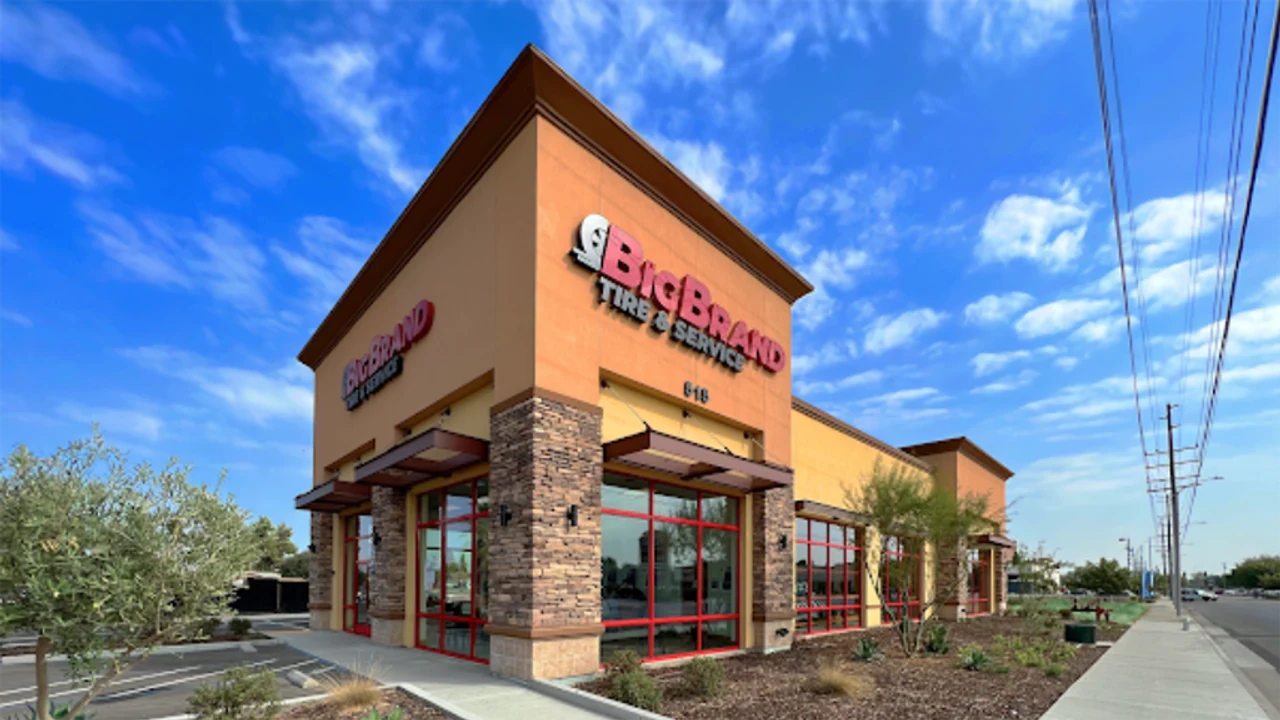Big Brand Tire & Service Location at 515 North 11Th Avenue Hanford, CA 93230-4405 Store Front