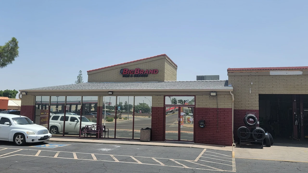 Phoenix - Metro Mall storefront