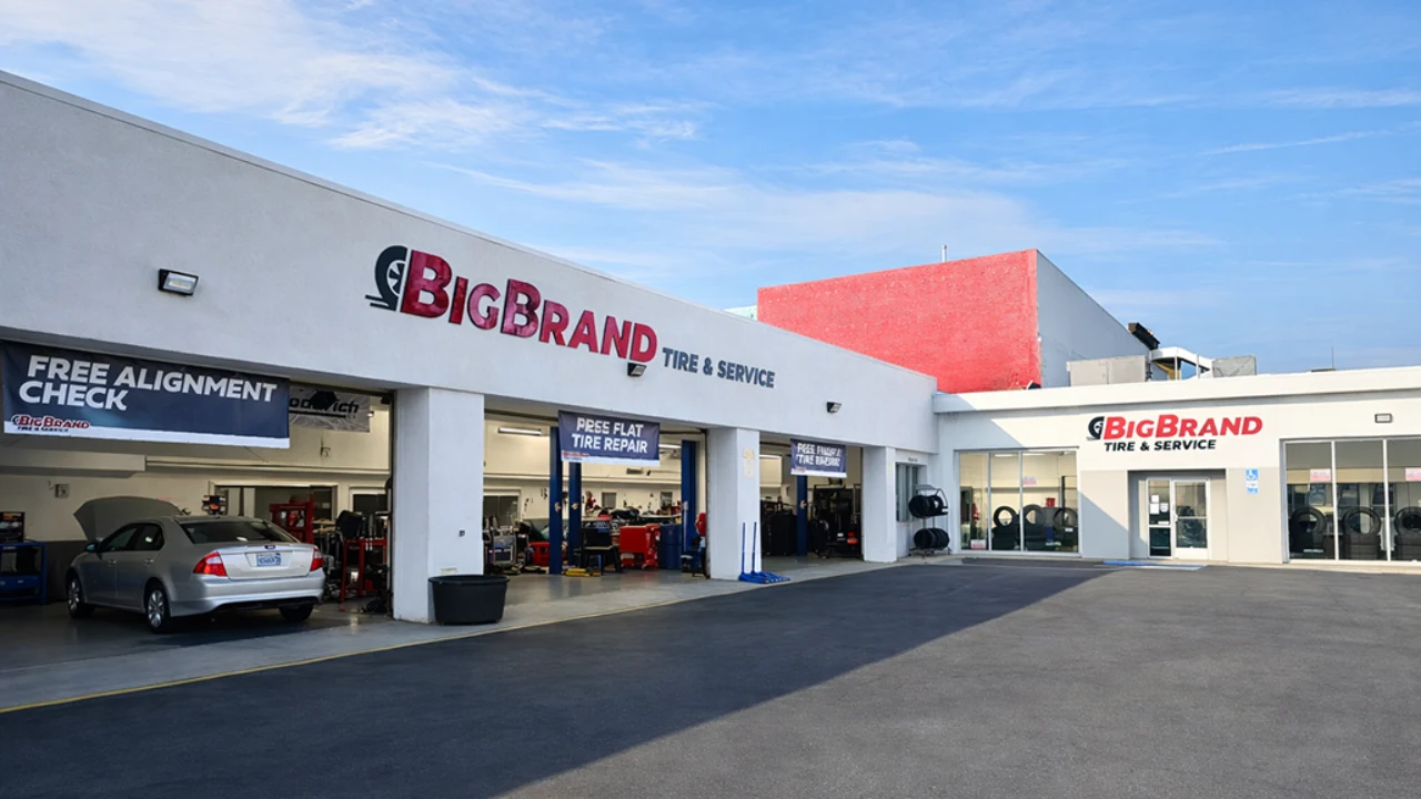 Big Brand Tire & Service Location at 1401 21St Street Bakersfield, CA 93301-4031 Store Front