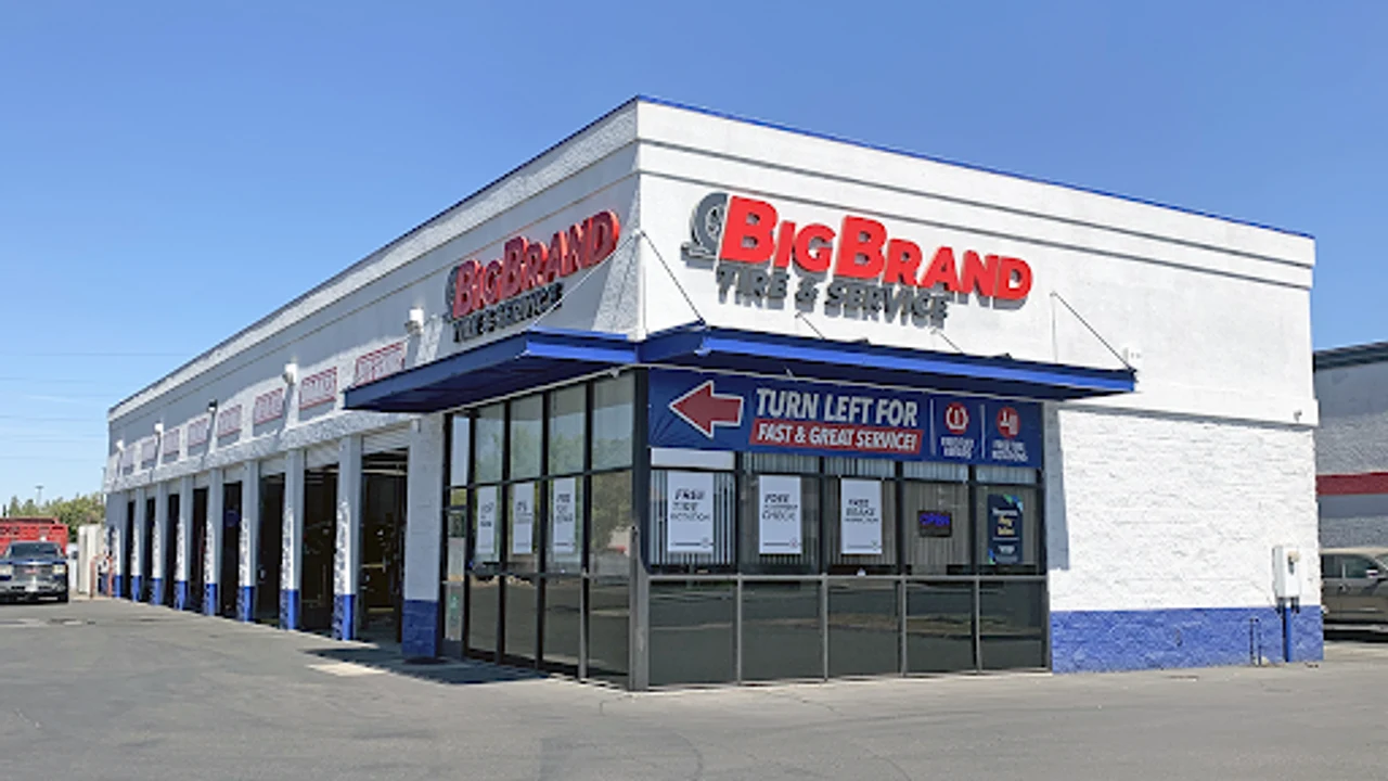 Fresno - W Shaw Ave storefront