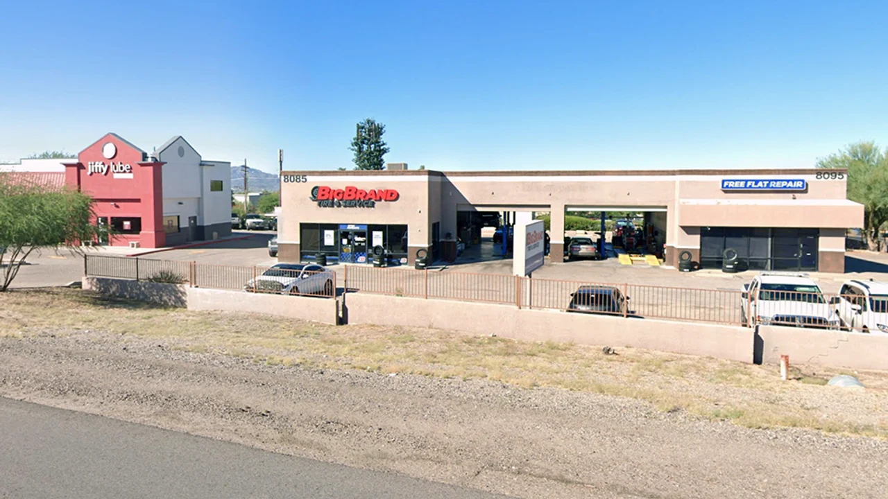 Tucson - N Oracle Rd storefront