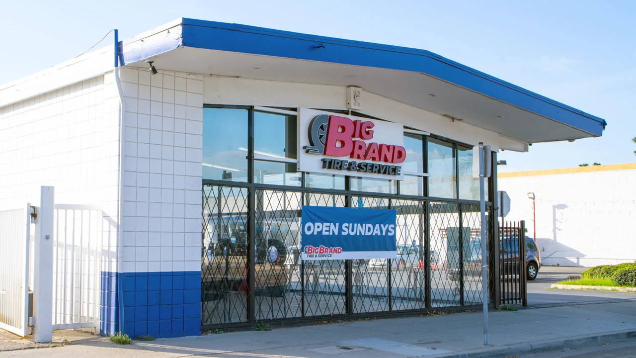 Santa Paula - Harvard Blvd storefront