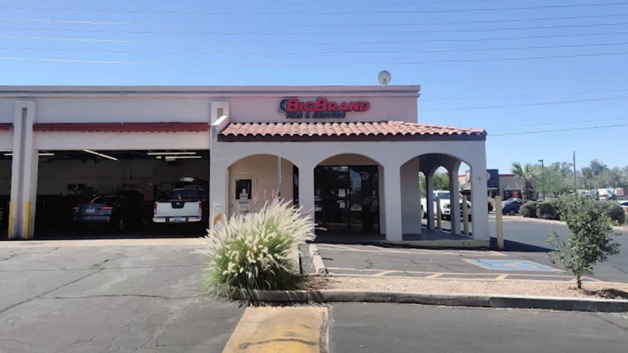 Tempe - Southern & Mill storefront