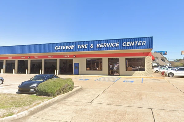 Gateway Tire Location at 200 Lakeland Pkwy Flowood, MS 39232-9552 Store Front