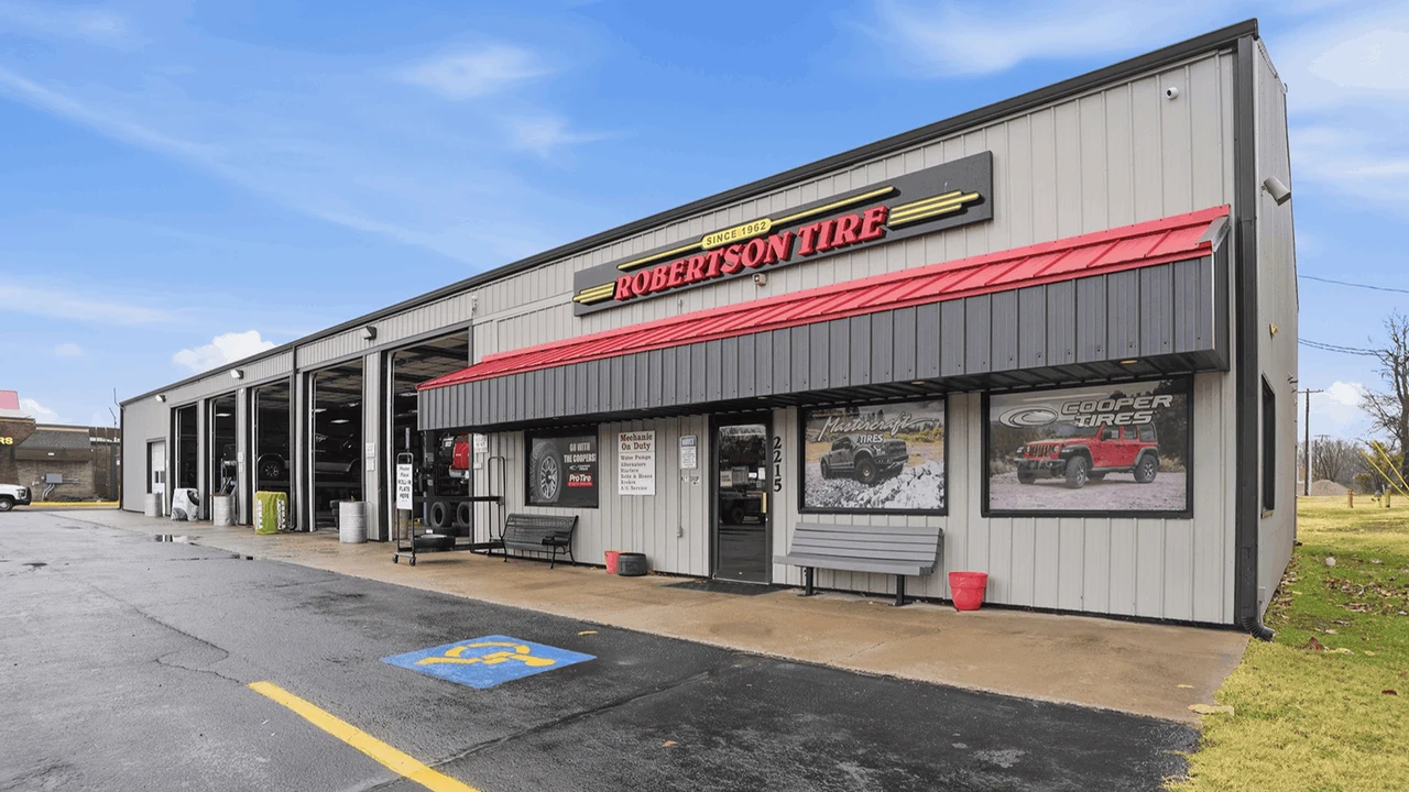 Robertson Tire Location at 2215 N Main St Miami, OK 74354-1620 Store Front